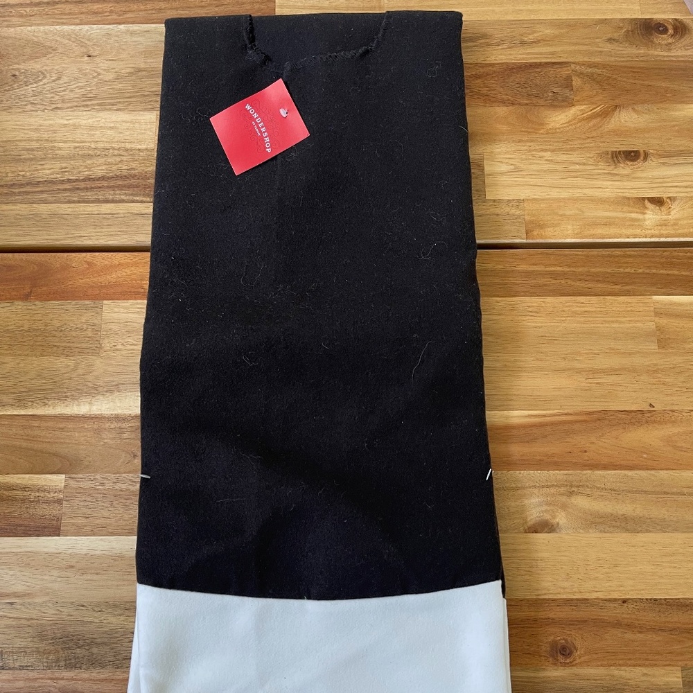 TARGET - Black and white felt tree skirt - Wondershop